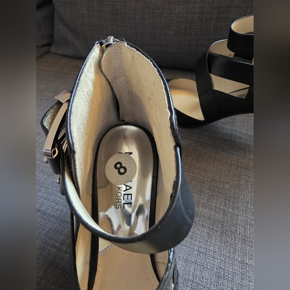 Michael Kors Black Pointed Heals. Size 8 - Picture 5 of 12